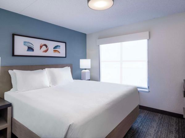 Hyatt House Colorado Springs Airport : photo 2 de la chambre one-bedroom king suite with sofa bed, kitchen and tub - disability access