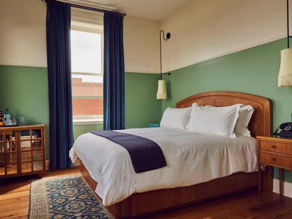The Drayton Hotel Savannah, Curio Collection by Hilton : photo 1 de la chambre chambre lit king-size de luxe - accessible aux personnes malentendantes 