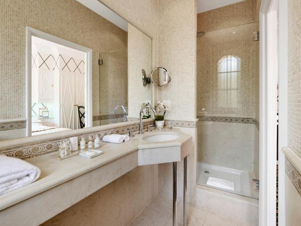 Hôtel Belles Rives : photo 3 de la chambre chambre familiale (2 adultes + 1 enfant)