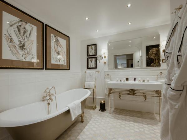 Schlosshotel Berlin by Patrick Hellmann : photo 2 de la chambre suite junior premium avec lit king-size