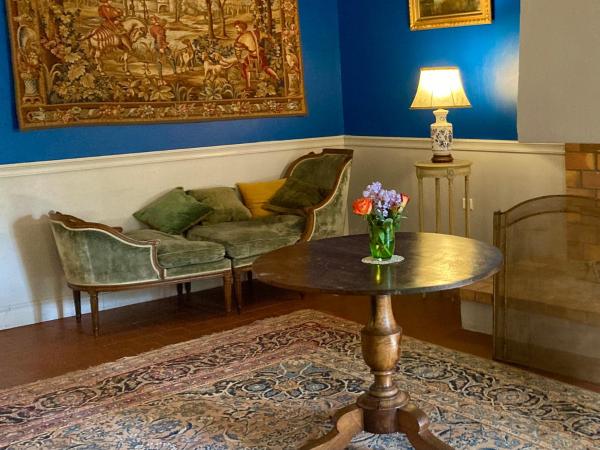 Maison d'hôtes Campagne-Baudeloup : photo 4 de la chambre chambre double bleue