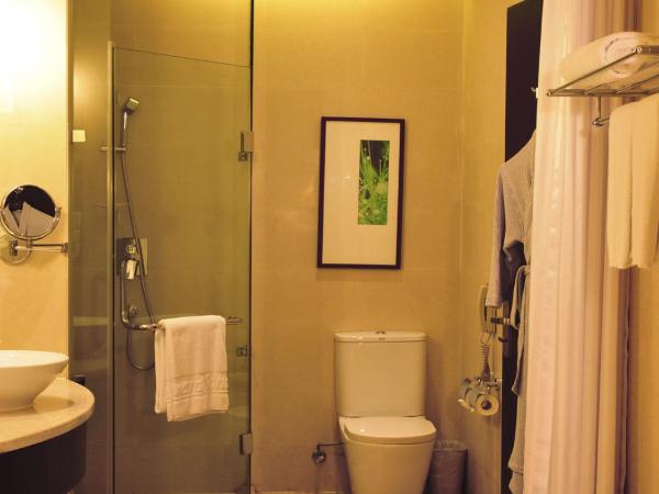 Howard Johnson Resort Sanya Bay : photo 6 de la chambre chambre lits jumeaux - vue sur jardin et sur mer