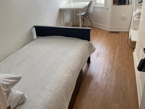 Single Room with SHARED Bathroom : photo 1 de la chambre chambre double avec salle de bains commune