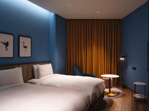 voco Seoul Gangnam, an IHG Hotel : photo 1 de la chambre premium room with one double and one single bed