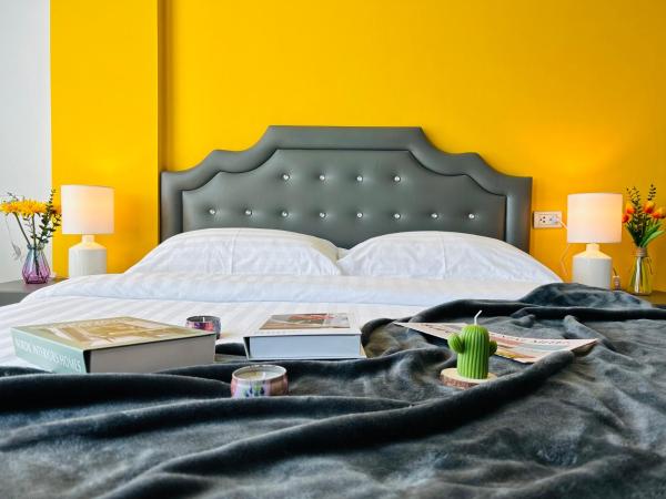 Studio room in Mango House : photo 2 de la chambre chambre double avec balcon (2 adultes + 1 enfant)