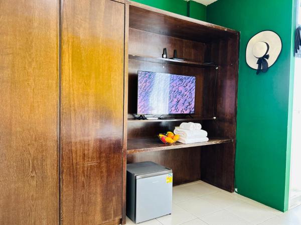 Studio room in Mango House : photo 8 de la chambre chambre double avec balcon (2 adultes + 1 enfant)