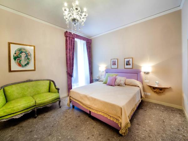 Porta Di Mezzo Luxury Suites & Rooms : photo 3 de la chambre grande chambre double - vue sur mer