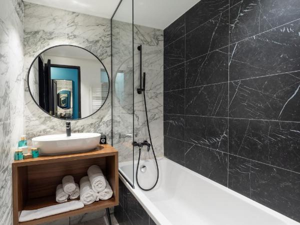 Fahrenheit Seven Courchevel : photo 9 de la chambre chambre triple avec baignoire - vue sur village