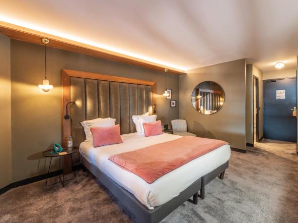 Fahrenheit Seven Courchevel : photo 5 de la chambre chambre double avec douche - vue sur village