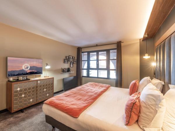 Fahrenheit Seven Courchevel : photo 9 de la chambre chambre double avec douche - vue sur village