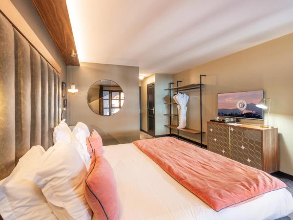 Fahrenheit Seven Courchevel : photo 8 de la chambre chambre double avec douche - vue sur village