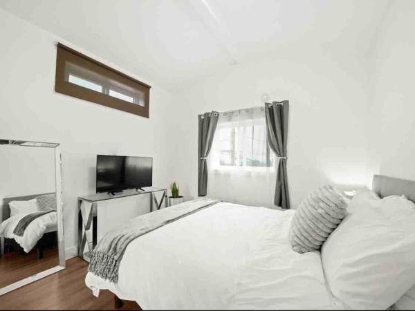 Entire NEW Cozy and Modern 2-storey HOUSE : photo 3 de la chambre appartement 2 chambres