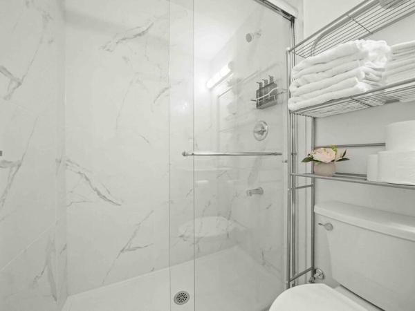 Entire NEW Cozy and Modern 2-storey HOUSE : photo 8 de la chambre appartement 2 chambres