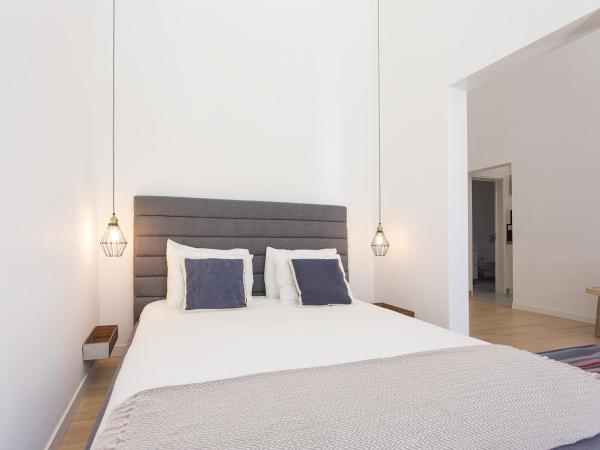 Old Town Lx Suites : photo 10 de la chambre appartement avec balcon