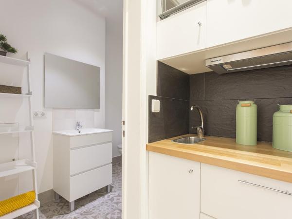 Old Town Lx Suites : photo 8 de la chambre appartement avec balcon