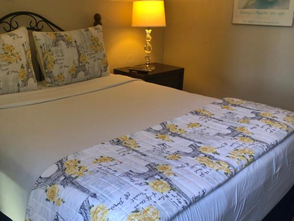 Rest Haven Motel : photo 3 de la chambre chambre lit queen-size