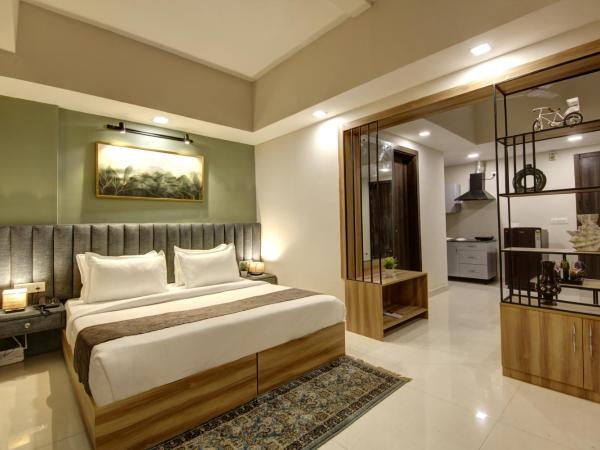 Saltstayz Premier - Golf Course Extension Road : photo 8 de la chambre suite familiale avec balcon