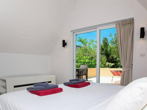Siam Royal View Resort Apartments : photo 7 de la chambre chambre double deluxe avec balcon - vue sur mer