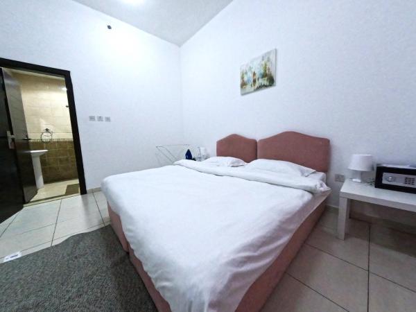 Al Badaa Star Residence - Home Stay : photo 2 de la chambre appartement