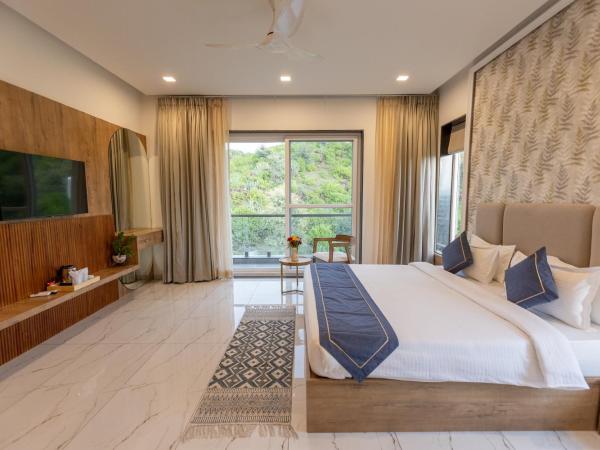 SURAMYA-A Luxury Boutique Hotel : photo 1 de la chambre chambre double deluxe avec balcon