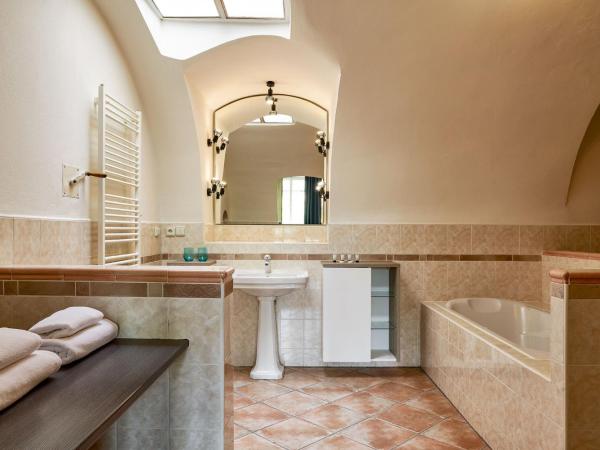 Orangerie : photo 8 de la chambre chambre quadruple - vue sur jardin