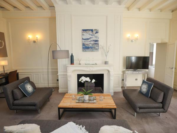 Hôtel Château de Lacan : photo 5 de la chambre suite lit king-size