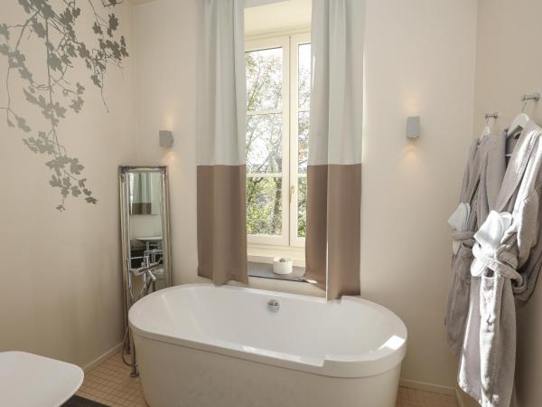 Hôtel Château de Lacan : photo 6 de la chambre suite lit king-size