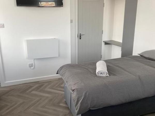 The Glenbuck Hotel Anfield : photo 3 de la chambre chambre quadruple avec salle de bains privative