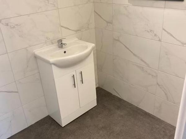 The Glenbuck Hotel Anfield : photo 5 de la chambre chambre triple avec salle de bains privative