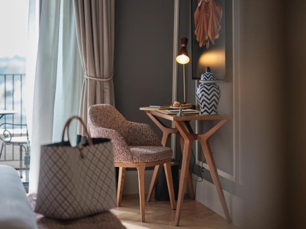 GA Palace Hotel & Spa, a XIXth-Century Villa : photo 4 de la chambre chambre double exécutive avec balcon - vue sur pont