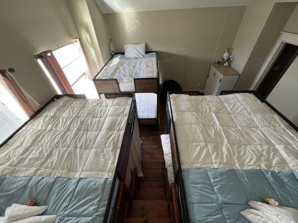 MyCrib Houston Hostel : photo 9 de la chambre lit superposé dans dortoir mixte