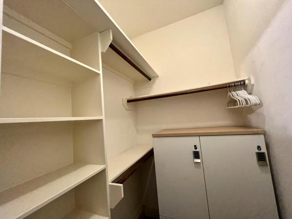 MyCrib Houston Hostel : photo 8 de la chambre lits superposés dans dortoir masculin 