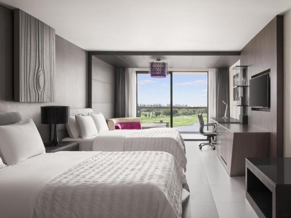 Le Meridien Suvarnabhumi, Bangkok Golf Resort and Spa : photo 1 de la chambre grand deluxe double room with two double beds with balcony and golf view