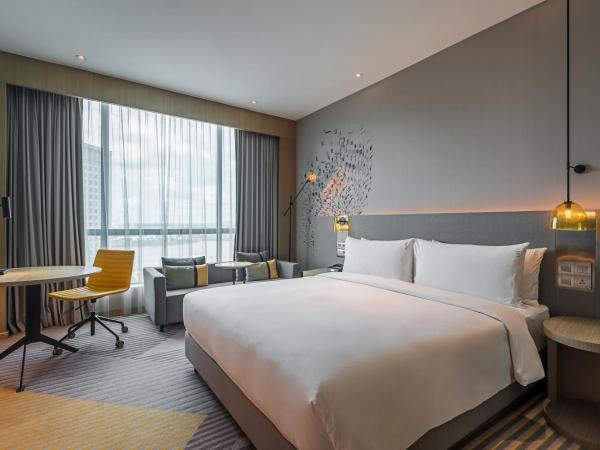 Holiday Inn Johor Bahru City Centre, an IHG Hotel : photo 1 de la chambre chambre premium avec lit king-size et vue sur la mer
