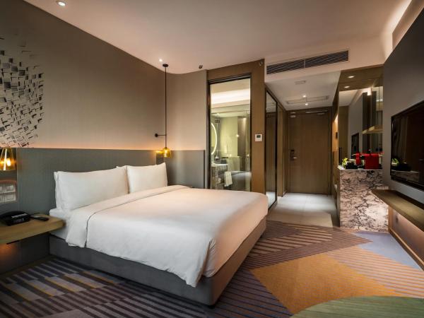 Holiday Inn Johor Bahru City Centre, an IHG Hotel : photo 5 de la chambre chambre premium avec lit king-size et vue sur la mer