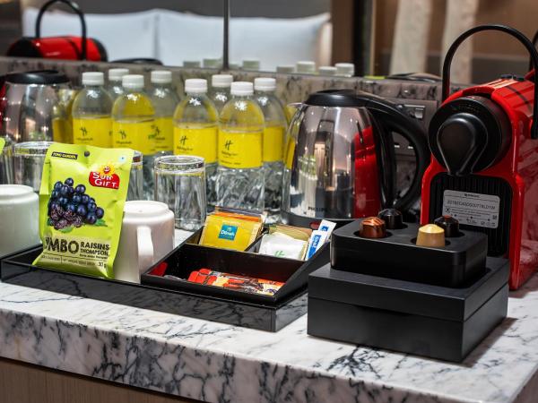 Holiday Inn Johor Bahru City Centre, an IHG Hotel : photo 3 de la chambre chambre premium avec lit king-size et vue sur la mer