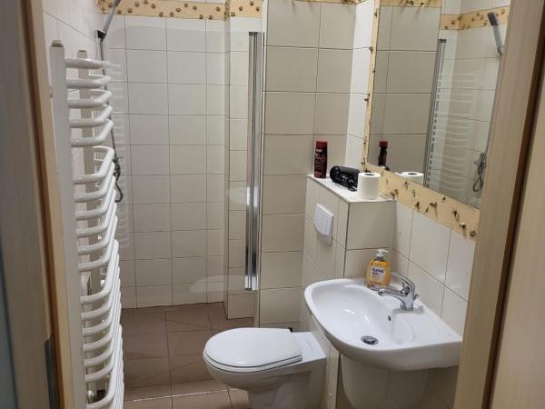 Villa Ventana 2 City Free Parking Śniadanie w cenie 503 18 18 11 : photo 2 de la chambre chambre quadruple deluxe