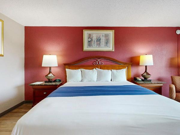 Days Inn by Wyndham Orlando Downtown : photo 2 de la chambre chambre lit king-size - non-fumeurs