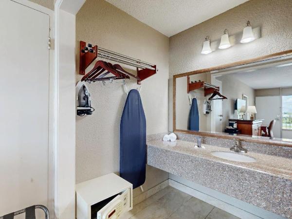 Days Inn by Wyndham Orlando Downtown : photo 1 de la chambre chambre lit king-size - non-fumeurs