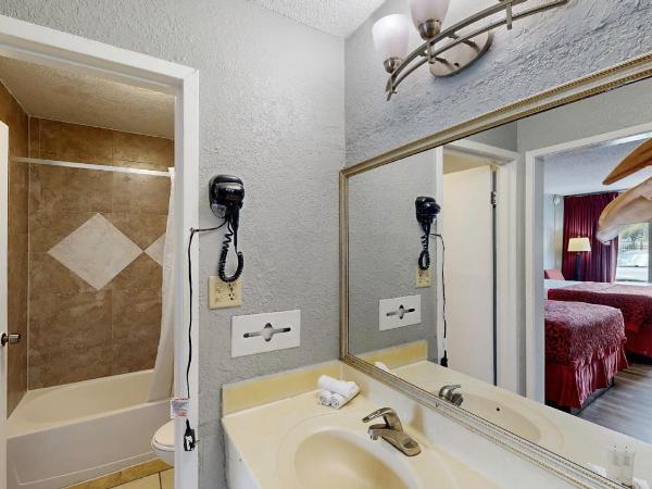 Days Inn by Wyndham Orlando Downtown : photo 2 de la chambre chambre double avec 2 lits doubles - non-fumeurs