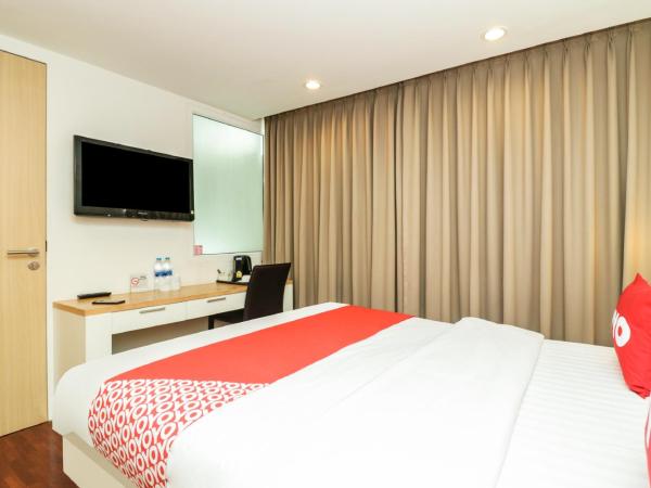 OYO 225 Premier Place Bangkok : photo 2 de la chambre chambre lit king-size deluxe