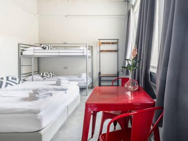 WALLYARD Stay : photo 7 de la chambre chambre 6 lits avec salle de bains