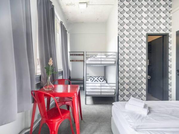 WALLYARD Stay : photo 2 de la chambre chambre 6 lits avec salle de bains