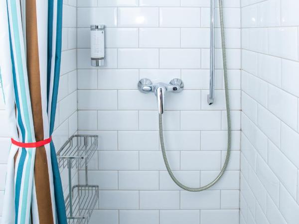 WALLYARD Stay : photo 7 de la chambre chambre double avec salle de bains