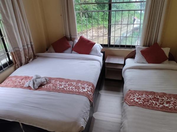 Jungle Front Lodge : photo 2 de la chambre chambre familiale