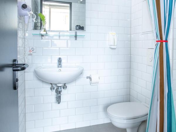 WALLYARD Stay : photo 6 de la chambre chambre double avec salle de bains