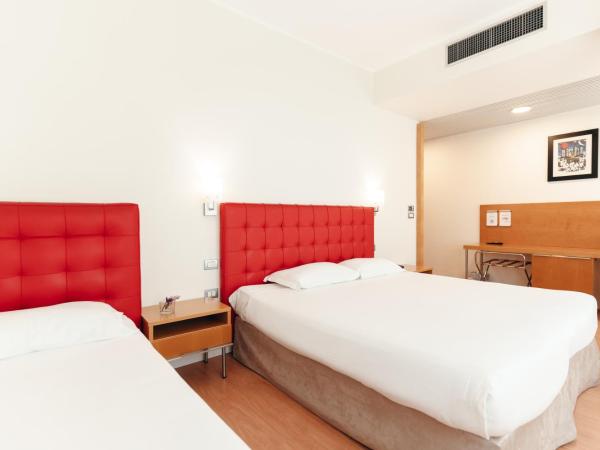 Hotel Excelsior Bari : photo 4 de la chambre chambre triple