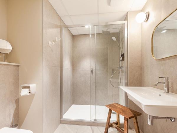 Gogaille - Gambetta - accès autonome : photo 8 de la chambre chambre familiale