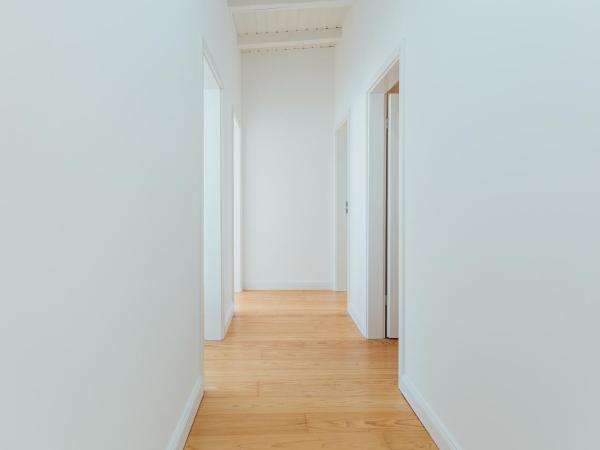 Hanseat Apartments : photo 1 de la chambre chambre double ou lits jumeaux avec salle de bains commune