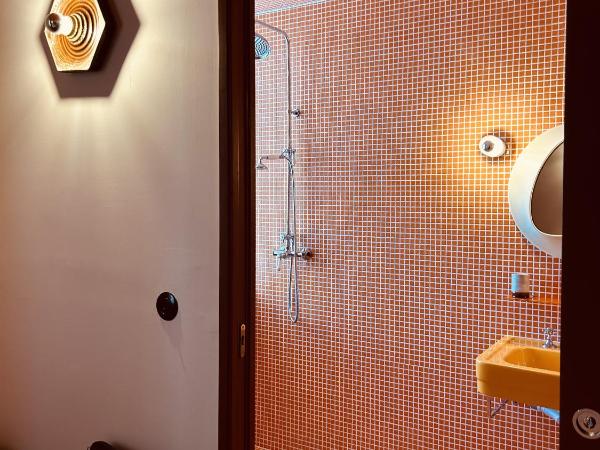 Hôtel Présent : photo 5 de la chambre chambre double - accessible aux personnes à mobilité réduite 